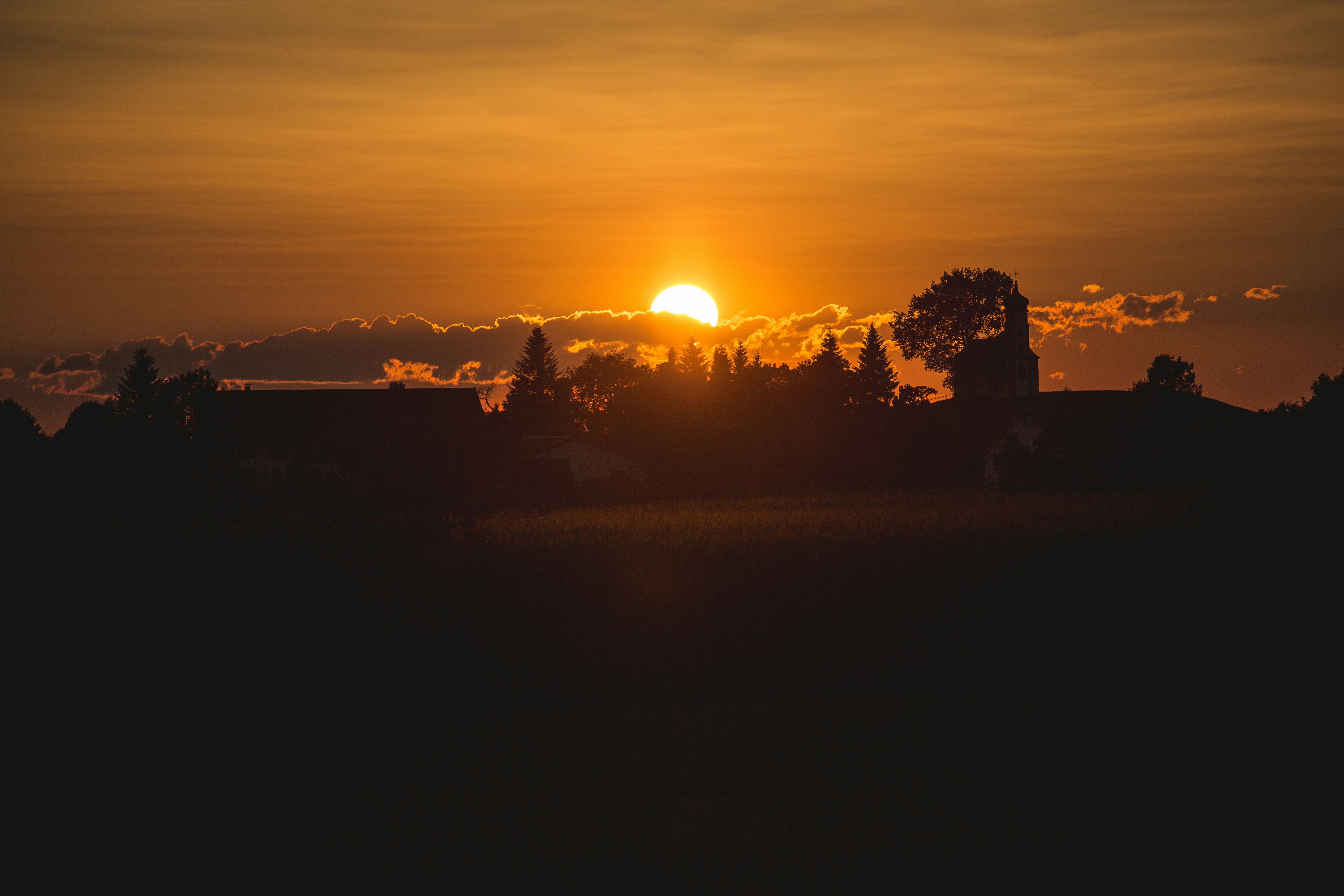 Harnessing the Sun and Wind: A Deep Dive into Solar and Wind Energy Technologies